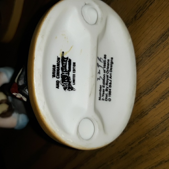 Jan Hagara BRIAN AND CINNAMON Collectable Figurine ( SKU MB 6) - Picture 2 of 2